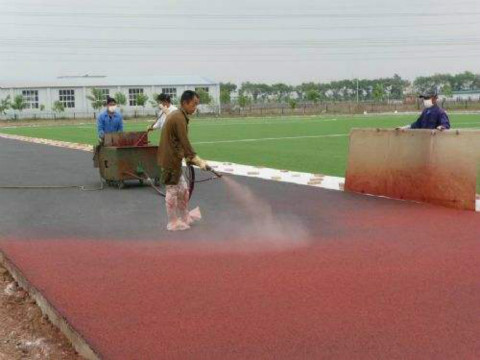 永順?biāo)苣z跑道施工