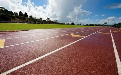 橡膠跑道與塑膠跑道的五大區(qū)別